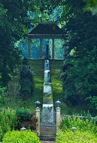 DAVID_HARBER_SUNDIALS_A_SUCCESSION_OF_WATER_WALL_WATER_FEATURES_CASCADE_AT_BUSCOT_PARK__OXFORDSHIRE