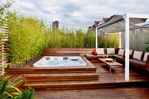 CONTEMPORARY_FORMAL_ROOF_TERRACE_GARDEN_DESIGNED_BY_DATA_NATURE_ASSOCIATES_DECK_AREA_WITH_PEERGOLA__