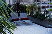 CONTEMPORARY FORMAL ROOF TERRACE/ GARDEN DESIGNED BY DATA NATURE ASSOCIATES: SEATING AREA WITH SUN LOUNGERS  CUSHIONS  TRELLIS AND CORDYLINE