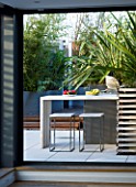 CONTEMPORARY FORMAL ROOF TERRACE/ GARDEN DESIGNED BY DATA NATURE ASSOCIATES: MODERN BARBEQUE WITH SEATING