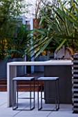 CONTEMPORARY FORMAL ROOF TERRACE/ GARDEN DESIGNED BY DATA NATURE ASSOCIATES: MODERN BARBEQUE WITH SEATING