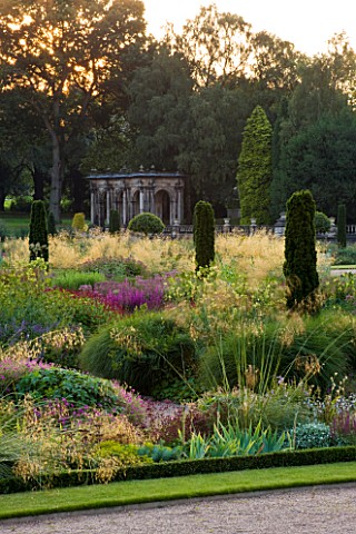 TRENTHAM_GARDENS__STAFFORDSHIRE_THE_ITALIAN_GARDENS__THE_LOWER__FORMAL_GARDENS_WITH_PLANTING_BY_TOM_