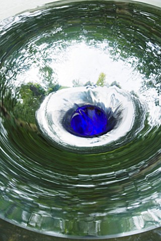 DAVID_HARBER_SUNDIALS_CLOSE_UP_OF_SWIRLING_WATER_AT_THE_CENTRE_OF_VORTEX_WATER_FEATURE