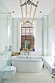 ARCHITECT CHRIS DYSONS HOUSE: WHITE BATHROOM