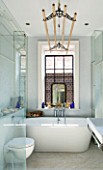 ARCHITECT CHRIS DYSONS HOUSE: WHITE BATHROOM