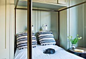 ARCHITECT CHRIS DYSONS HOUSE: WHITE BEDROOM WITH CAT ON THE BED