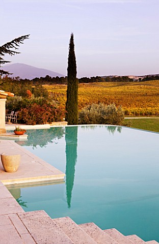 PROVENCE__FRANCE_DOMAINE_DE_LA_VERRIERE_THE_SWIMMING_POOL_WITH_VINEYARDS_AND_VIEW_ONTO_MOUNT_VENTOUX