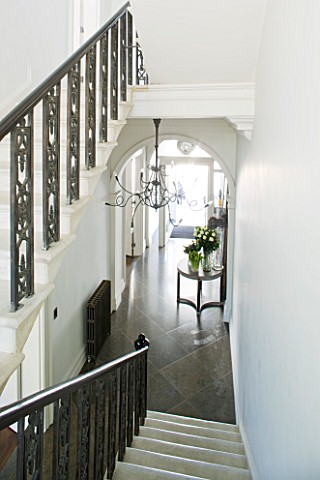 DESIGNER_JOHN_MINSHAW__THE_HALLWAY_SEEN_FROM_THE_STAIRCASE