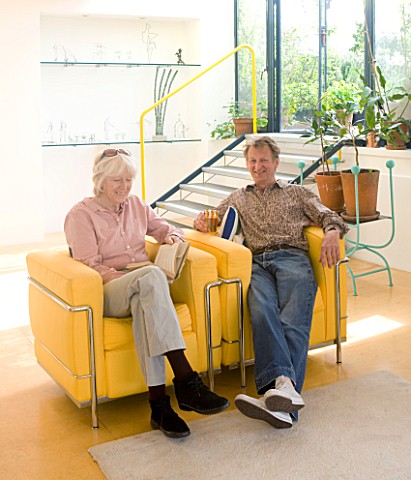 ROSE_GRAY_AND_SCULPTOR_DAVID_MACILWAINE_SITTING_IN_THEIR_LIVING_ROOM__LONDON