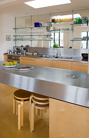 ROSE_GRAY_AND_SCULPTOR_DAVID_MACILWAINE_THE_KITCHEN_AREA