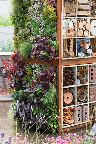 CHELSEA_FLOWER_SHOW_2009_FUTURE_NATURE_GARDEN_BY_ARK_DESIGN_MANAGEMENT_LTD_INSECT_TOWER_WITH_DROUGHT