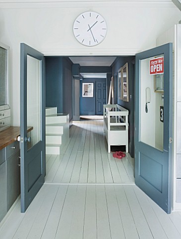 JOA_STUDHOLMES_LONDON_HOME_HALLWAY_WITH_WHITE_PAINTED_WOODEN_FLOOR