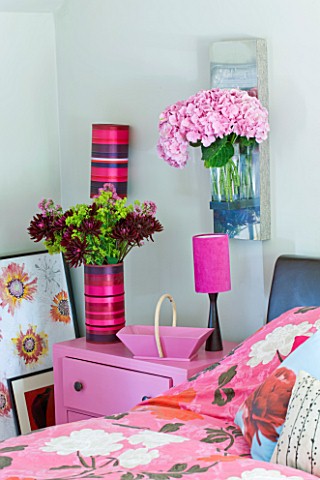 PAULA_PRYKES_HOUSE__SUFFOLK_PINK_BEDROOM_WITH_LAMPSHADE_USED_AS_VASE_ON_PINK_BEDSIDE_TABLE