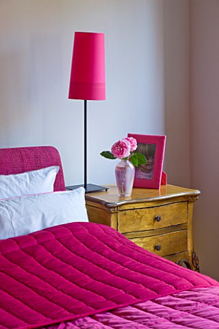 PAULA_PRYKES_HOUSE__SUFFOLK_BEDROOM_DECORATED_WITH_CERISE_PINK_FURNISHINGS