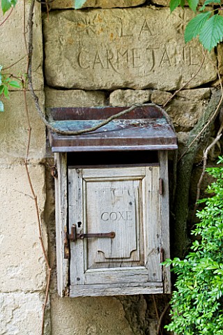 LA_CARMEJANE_FRANCE_LUBERON_PROVENCE_LETTER_BOX_LETTERBOX_WOODEN_FRENCH_COUNTRY_GARDEN