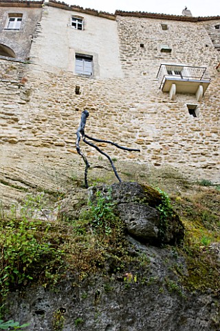 LA_CARMEJANE_FRANCE_LUBERON_PROVENCE_FRENCH_COUNTRY_GARDEN_DEAD_WOODEN_SCULPTURE_BY_MARC_NUCERA