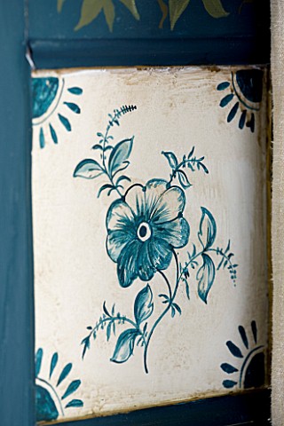DESIGNER_ANNE_FOWLER__DINING_ROOM__DETAIL_OF_HAND_PAINTED_CUPBOARD