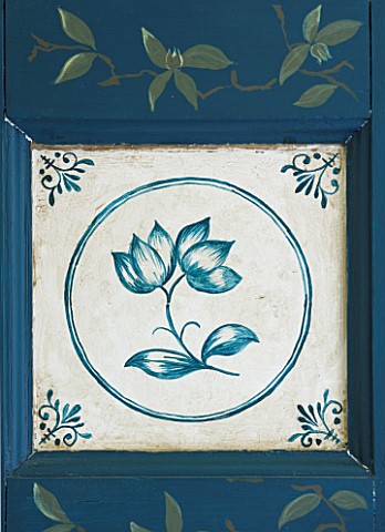 DESIGNER_ANNE_FOWLER__DINING_ROOM__DETAIL_OF_HAND_PAINTED_CUPBOARD