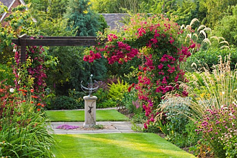 MEADOW_FARM__WORCESTERSHIRE_SUNDIAL_ARBOUR_WITH_ROSA_SUPER_EXCELSA