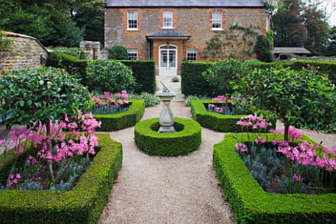 THE_OLD_RECTORY__HASELBECH__NORTHAMPTONSHIRE_THE_KNOT_GARDEN_WITH_SUNDIAL__BOX_EDGED_BEDS_PLANTED_WI