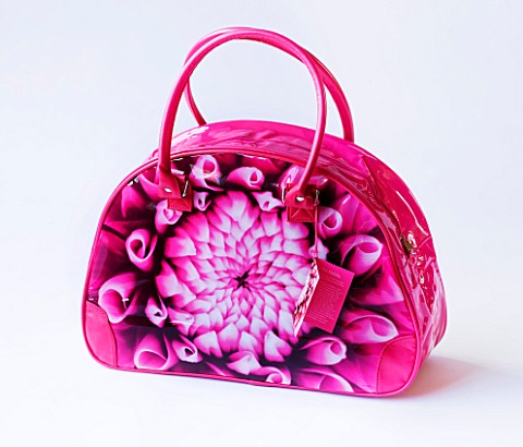 GIFTED_PRODUCT__CERISE_PINK_HANDBAG_WITH_CLIVE_NICHOLS_FLORAL_IMAGE_OF_DAHLIA