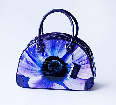 GIFTED_PRODUCT__PURPLE_HANDBAG_WITH_CLIVE_NICHOLS_FLORAL_IMAGE_OF_ANEMONE