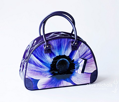 GIFTED_PRODUCT__PURPLE_HANDBAG_WITH_CLIVE_NICHOLS_FLORAL_IMAGE_OF_ANEMONE