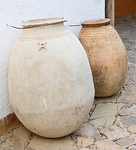 DESIGNERS_ERIC_OSSART_AND_ARNAUD_MAURIERES__MOROCCO__AL_HOSSOUN__TERRACOTTA_JARS_CONTAINERS_AGAINST_