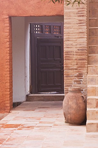 DESIGNERS_ERIC_OSSART_AND_ARNAUD_MAURIERES__MOROCCO_AL_HOSSOUN__COURTYARD_WITH_STAIRCASE__TERRACOTTA