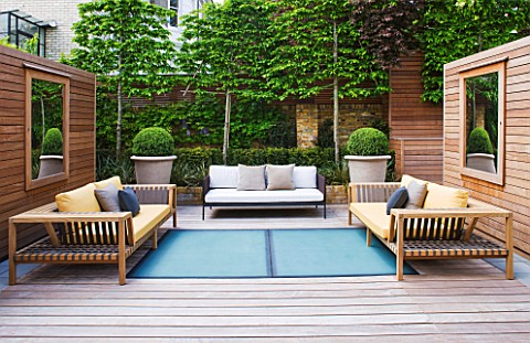 ROOF_GARDEN_DESIGNED_BY_STEPHEN_WOODHAMS__LONDON_DECKING__WOODEN_FURNITURE_WITH_CUSHIONS__MIRRORS_ON