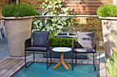 MODERN ROOF GARDEN BY STEPHEN WOODHAMS, LONDON: SEAT, DECK AND FROSTED GLASS SKYLIGHTS TO POOL BELOW. CONTEMPORARY, TABLE, CERAMIC CONTAINERS, CORNUS KOUSA, WATER FEATURE, POOL, FOUNTAIN, DECKS, DECKING, DECKED
