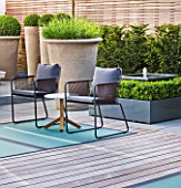 MODERN ROOF GARDEN BY STEPHEN WOODHAMS, LONDON: SEAT, DECK AND FROSTED GLASS SKYLIGHTS TO POOL BELOW. CONTEMPORARY, TABLE, CERAMIC CONTAINERS, WATER FEATURE, POOL, FOUNTAIN, DECKS, DECKING, DECKED