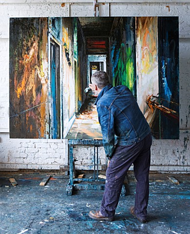 THE_HOUSE_OF_JOHN_AND_SUE_MONKS__LONDON_JOHN_IN_HIS_STUDIO_WORKING_ON_AN_OIL_PAINTING