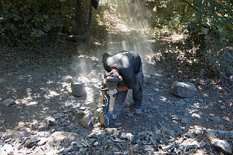 DIGNE_LES_BAINS__FRANCE_STONE_MASON_CUTTING_ROCK_FOR_ANDY_GOLDSWORTHY