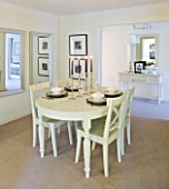 MODERN DINING ROOM WITH MIRRORS ON WALL  CANDLES