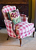 DESIGNER BUTTER WAKEFIELD  LONDON - BEAUTIFUL CHAIR AND CUSHION WITH AURICULA PRINT
