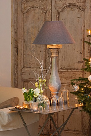 DESIGNER_JACKY_HOBBS__LONDON__CHRISTMAS__TABLE_WITH_GLASS_JARS__CANDLES_AND_LAMP__IN_LIVING_ROOM