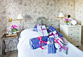 BRUERN COTTAGES  OXFORDSHIRE: CHRISTMAS - BEDROOM WITH PRESENTS ON BED