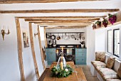 DESIGNER CAROLYN MINTY  GLOUCESTERSHIRE - THE DINING ROOM WITH AGA