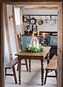 DESIGNER CAROLYN MINTY  GLOUCESTERSHIRE - THE DINING ROOM WITH AGA