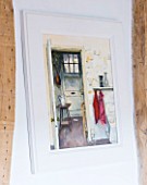 DESIGNER CAROLYN MINTY  GLOUCESTERSHIRE - THE DINING ROOM - PAINTING HANGING BETWEEN THE RESTORED WALL TIMBERS