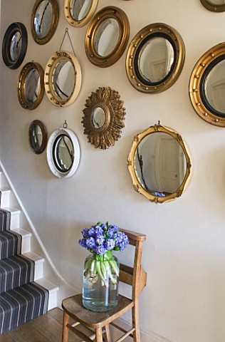 DESIGNER_KALLY_ELLIS__LONDON_COLLECTION_OF_VINTAGE_CONVEX_MIRRORS_IN_ENTRANCE_HALL
