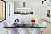 CAKE BOY HOUSE  LONDON: KITCHEN TABLE AND WHITE STREAMLINED KITCHEN