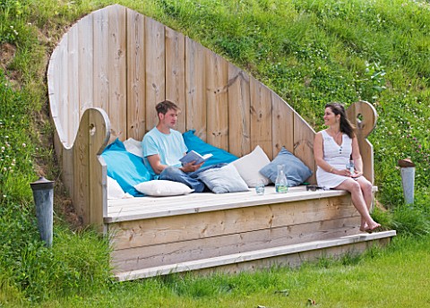 DESIGNER_CLARE_MATTHEWS__DECKING_PROJECT__THE_THRONE__DECK_SEAT_SET_INTO_HILLSIDE_WITH_BLUE_AND_WHIT