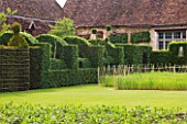 PRIEURE NOTRE-DAME DORSAN  FRANCE: CLIPPED HORNBEAM HEDGES AND SQUARE OF WHEAT