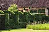 PRIEURE NOTRE-DAME DORSAN  FRANCE: CLIPPED HORNBEAM HEDGES AND SQUARE OF WHEAT