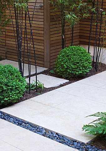 DESIGNER_CHARLOTTE_ROWE_LONDON_SMALL_TOWN_CITY_FORMAL_CONTEMPORARY_GARDEN_PAVING_TERRACE_PATIO_FENCE
