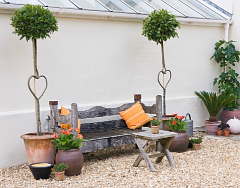 DESIGNER_CLARE_MATTHEWS__DEVON__PAVING_PROJECT__GRAVEL_SEATING_AREA_WITH_WOODEN_BENCH__CUSHIONS_AND_