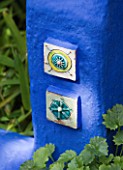 KARLA NEWELL GARDEN  BRIGHTON: SMALL TOWN GARDEN - BLUE PAINTED RAISED BED DECORATED WITH TILES