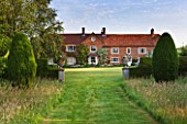 KINGSBRIDGE FARM  BUCKINGHAMSHIRE: THE HOUSE SEEN FROM ACROSS THE LAWN